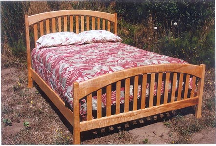 Curley Western Maple Bed